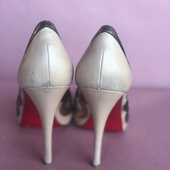 Rose gold metallic Christian Louboutin heels - Picture 2 of 5